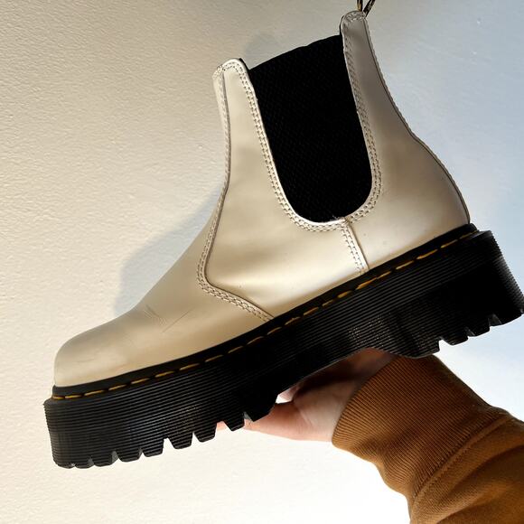Dr. Martens 2976 Quad Platform Chelsea Boot in White Smooth Leather S 8 Lug Sole - Picture 7 of 11